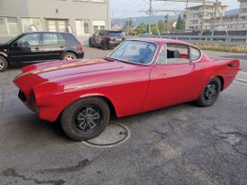 Rotes Auto mit neuem Anstrich