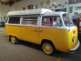 Gelber VW Bus