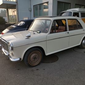 Altes Auto in gutem Zustand