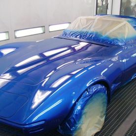 blau lackierter Sportwagen