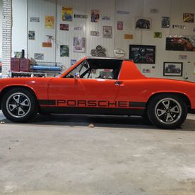 Orangerotes Auto